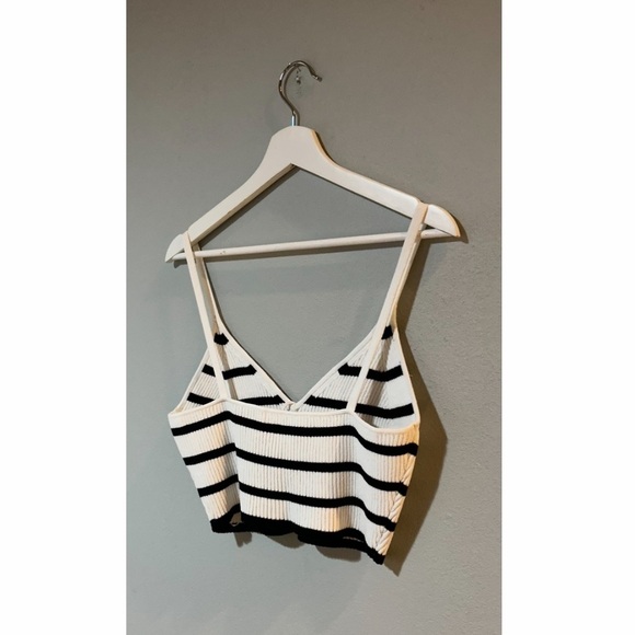 FRAME Striped Cropped Rib Bralette. - Picture 4 of 6